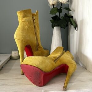 Christina louboutin booties suede